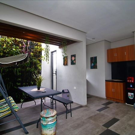 Hostel Bale Resident Jakarta Exterior foto