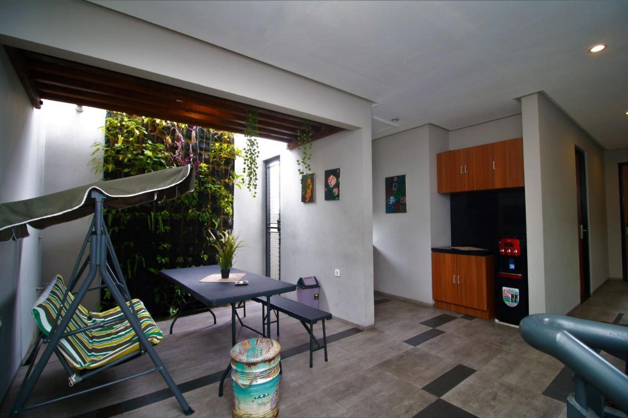 Hostel Bale Resident Jakarta Exterior foto