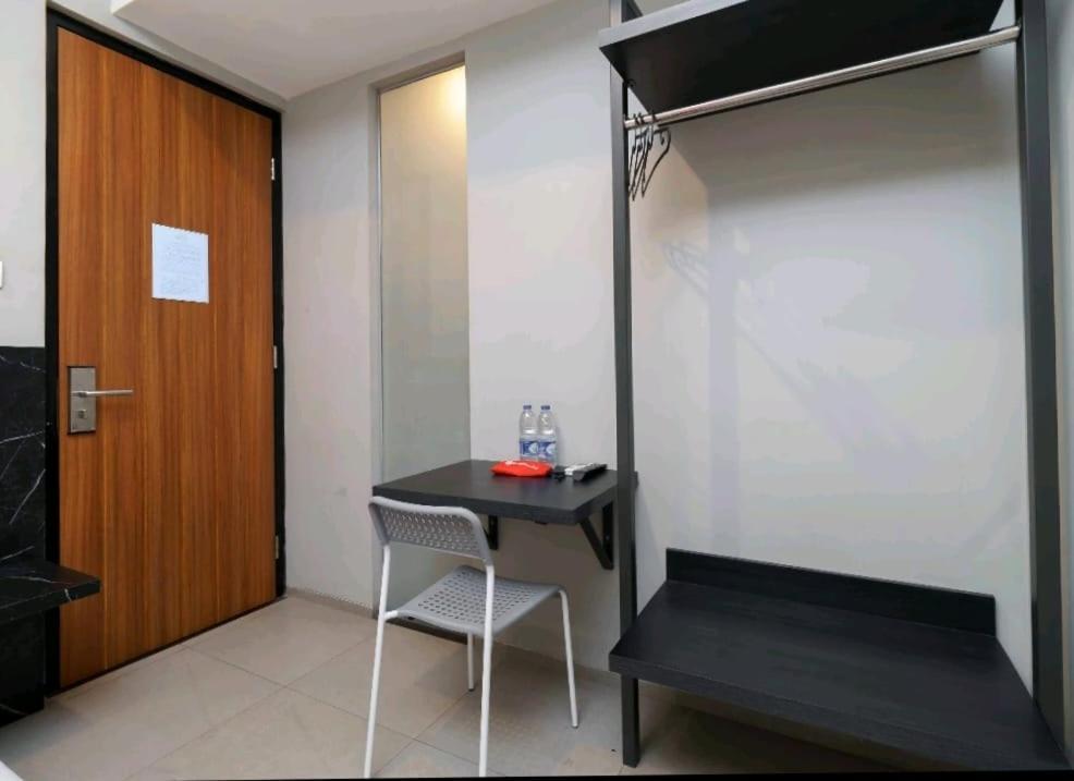 Hostel Bale Resident Jakarta Exterior foto
